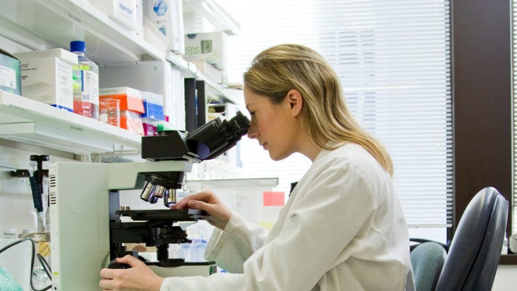 Diploma in Medical Lab Technology at IPHH